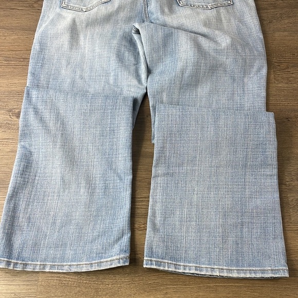 Foster Jeans Co Women’s High Rise Light Wash Boot Cut Jeans, size 12 - Picture 13 of 13